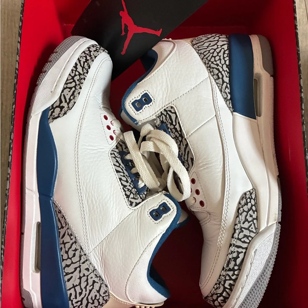 Nike Jordan  3 Retro “True Blue” sneaker